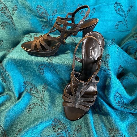 BUY 2 ITEMS & GET 1 FREE - Naturalizer N5 Black Leather & Elastic Sandals Sz 9 - Picture 1 of 4
